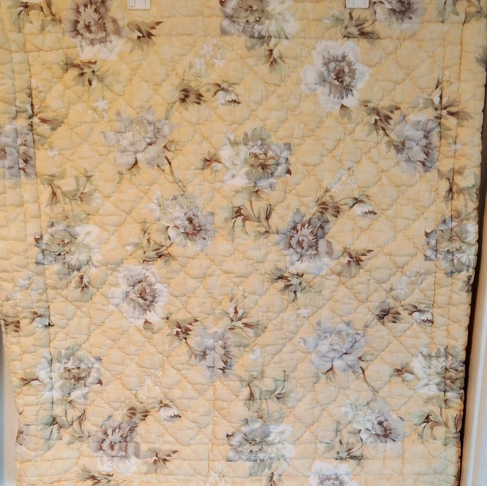 RESTORATION HARDWARE EURO QUILTED YELLOW/BLUE FLORAL SHAMS 26X26 QUITE LUXURY